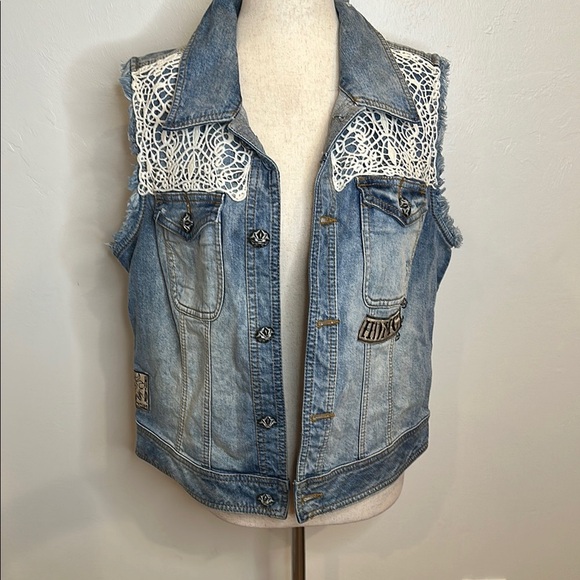 HARLEY DAVIDSON DENIM VEST WITH LACE SKULL AND DETAILS SIZE XL - Picture 1 of 10